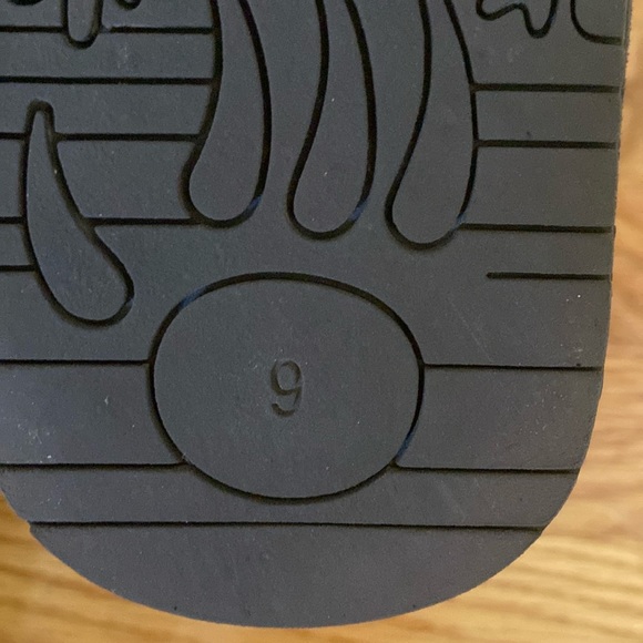 BearPaw Like New “Abby” Chocolate Colored Bootie - Picture 11 of 15